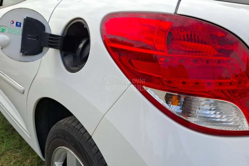 Peugeot 207 8ven tila 5vr