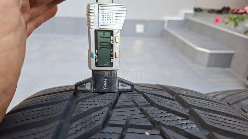 Hankook 235/35 R19 Zimska