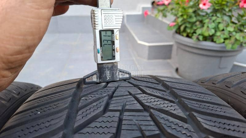 Hankook 235/35 R19 Zimska