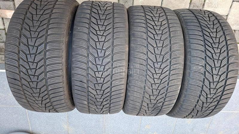 Hankook 235/35 R19 Zimska