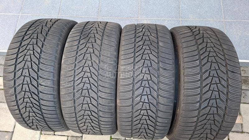 Hankook 235/35 R19 Zimska