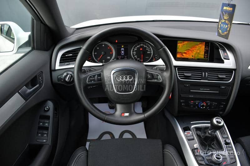 Audi A4 2.0 TDI/S-LINE/N0V
