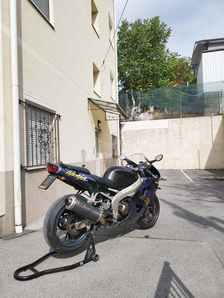 Kawasaki zx6r