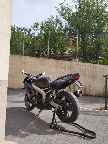 Kawasaki zx6r