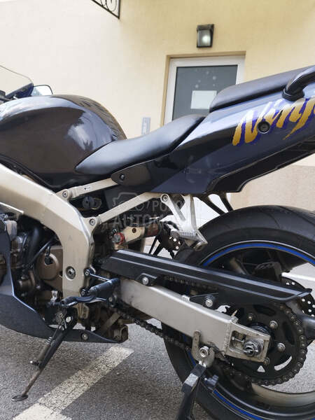 Kawasaki zx6r
