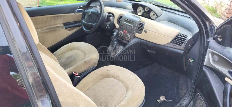 Lancia Ypsilon 