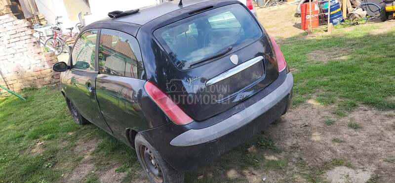 Lancia Ypsilon 