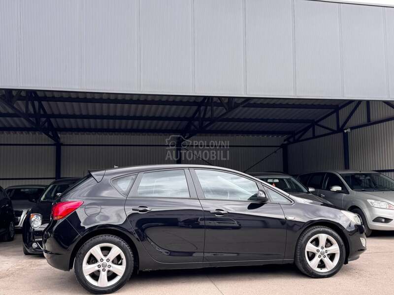 Opel Astra J 1.7CDTI 110