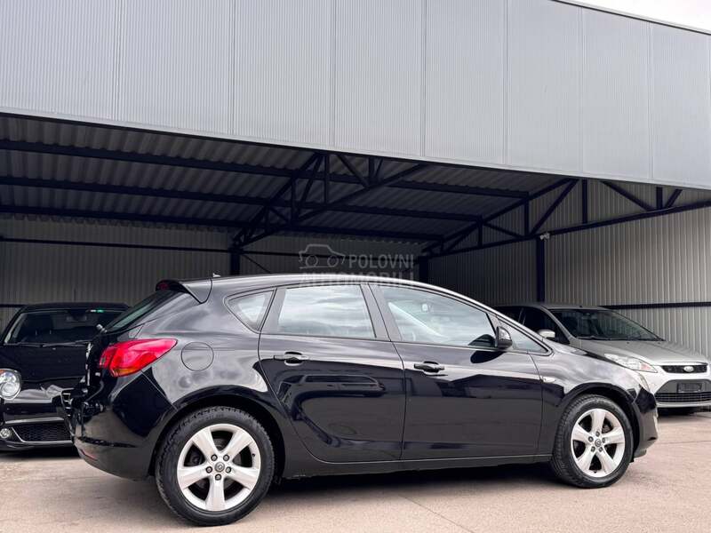 Opel Astra J 1.7CDTI 110