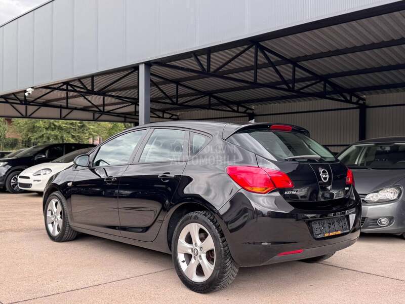Opel Astra J 1.7CDTI 110