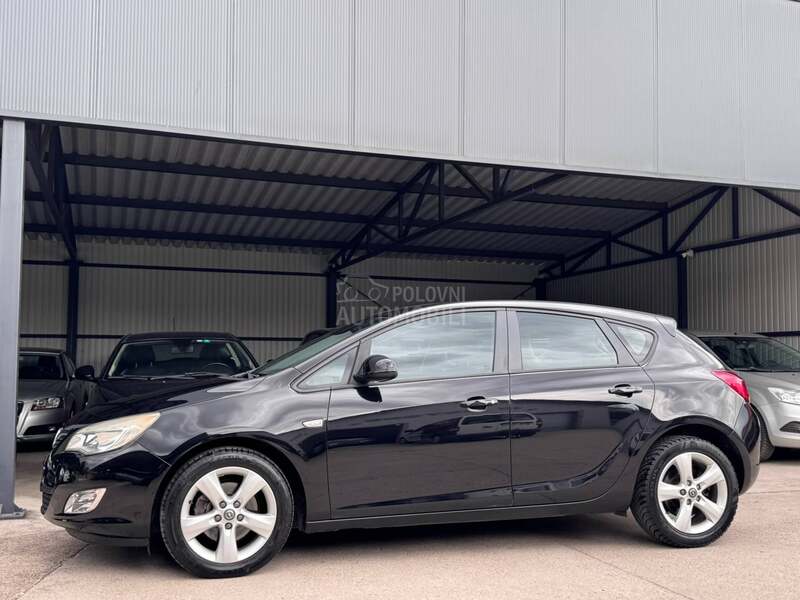 Opel Astra J 1.7CDTI 110