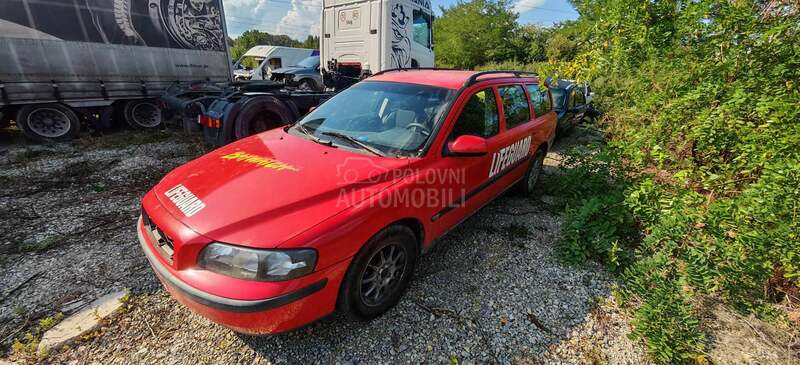 Volvo V70 2.4b 2003. god. -  kompletan auto u delovima