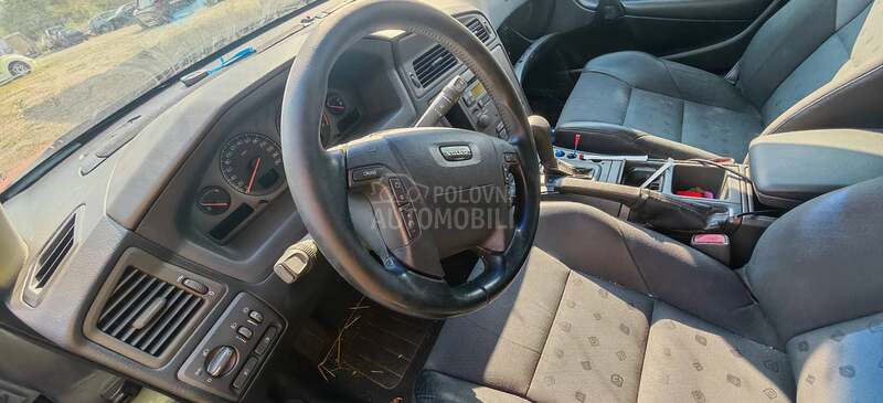 Volvo V70 2.4b 2003. god. -  kompletan auto u delovima