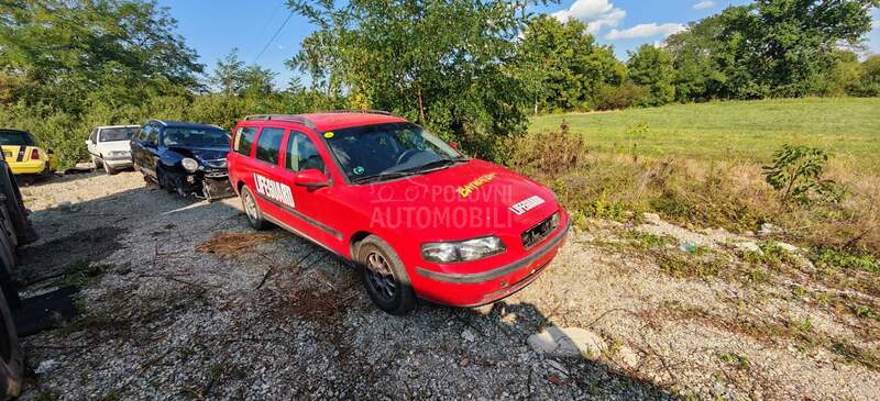 Volvo V70 2.4b 2003. god. -  kompletan auto u delovima