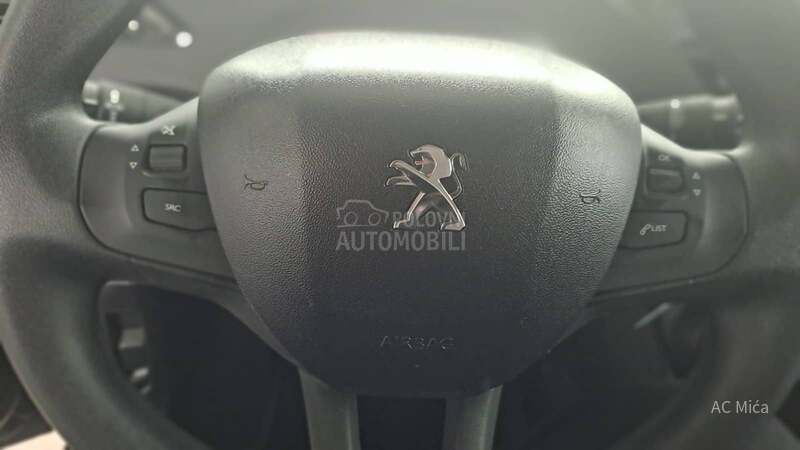 Peugeot 208 1.2NAV LED USB 35000