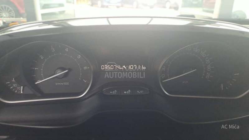 Peugeot 208 1.2NAV LED USB 35000