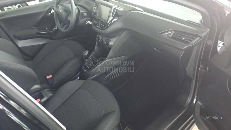 Peugeot 208 1.2NAV LED USB 35000