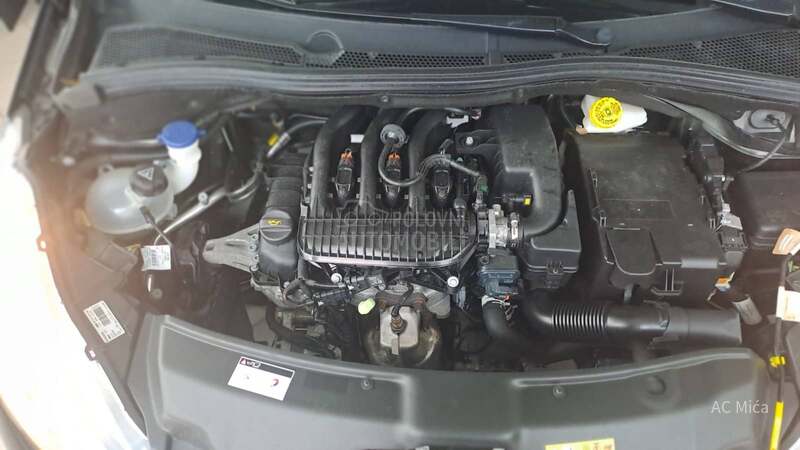 Peugeot 208 1.2NAV LED USB 35000