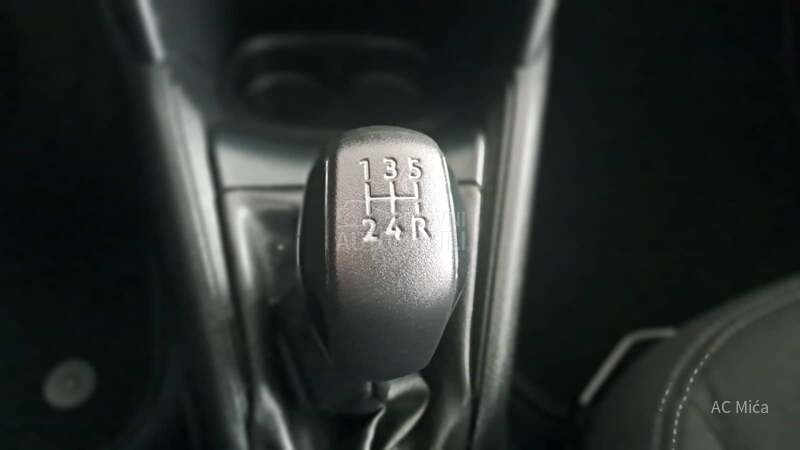 Peugeot 208 1.2NAV LED USB 35000