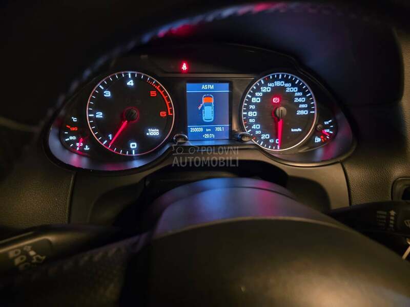 Audi Q5 2.0tdi LED/NAVREG