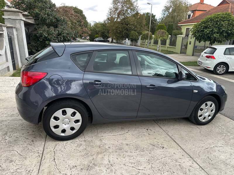 Opel Astra J 1.4. 16V ENJOY