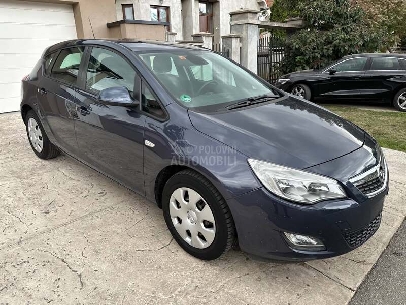 Opel Astra J 1.4. 16V ENJOY