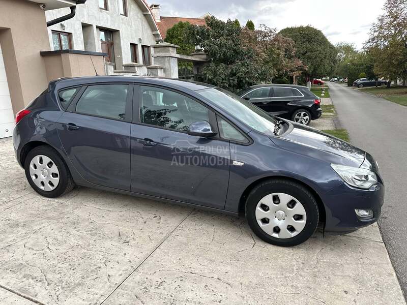 Opel Astra J 1.4. 16V ENJOY