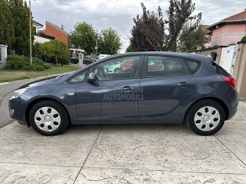 Opel Astra J 1.4. 16V ENJOY