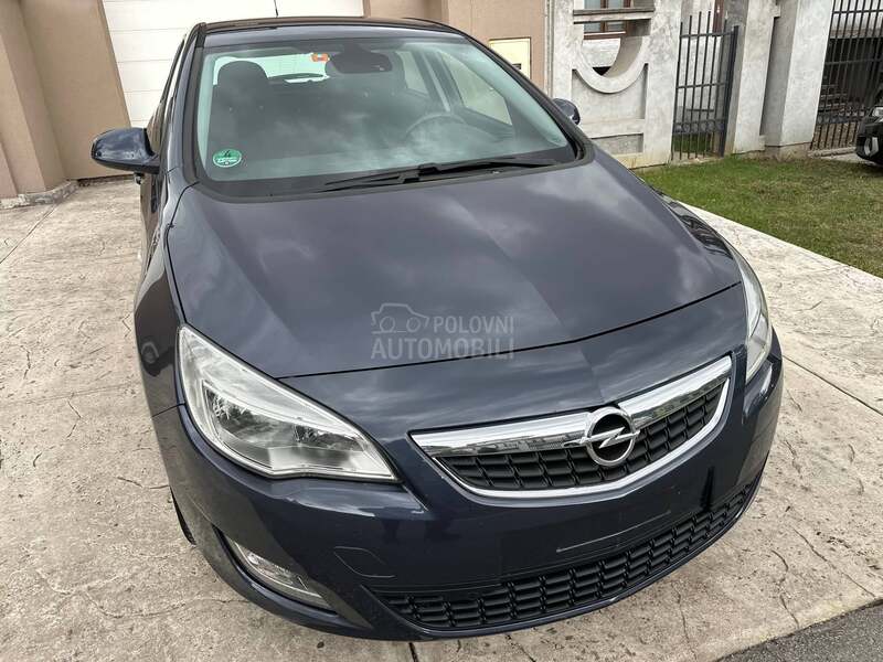 Opel Astra J 1.4. 16V ENJOY