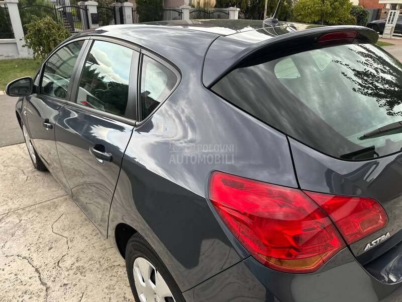 Opel Astra J 1.4. 16V ENJOY