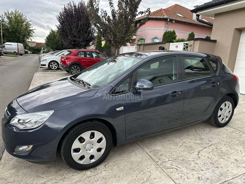 Opel Astra J 1.4. 16V ENJOY