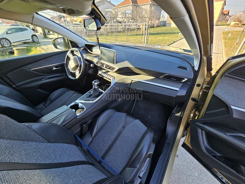 Peugeot 3008 1.5BLUEHDI ALLURE