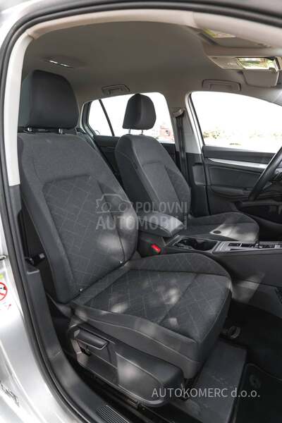 Volkswagen Golf 8 1.0 eTSI Dsg