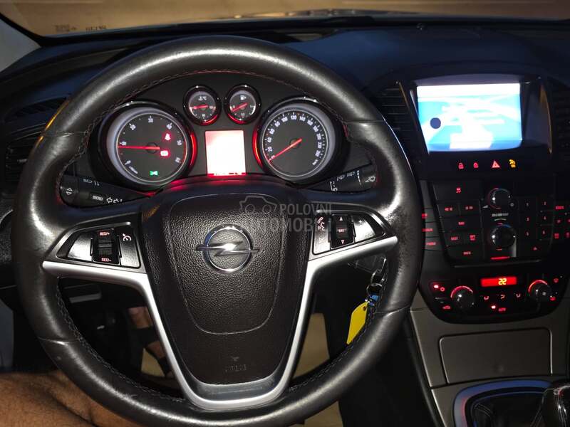 Opel Insignia 2.0cd  NAV/SERVIS NA