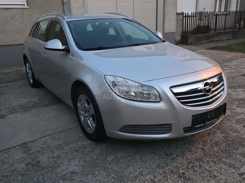 Opel Insignia 2.0cd  NAV/SERVIS NA