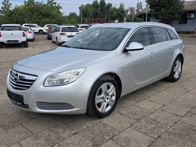 Opel Insignia 2.0cd  NAV/SERVIS NA