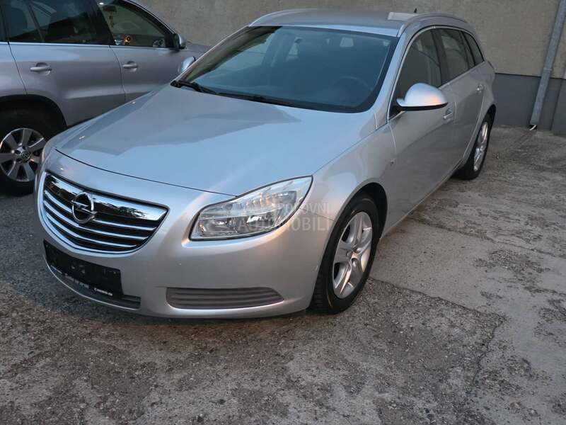 Opel Insignia 2.0cd  NAV/SERVIS NA