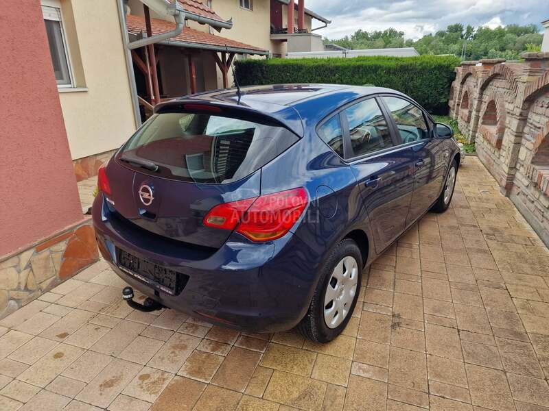 Opel Astra J 1.6 B E N Z I N