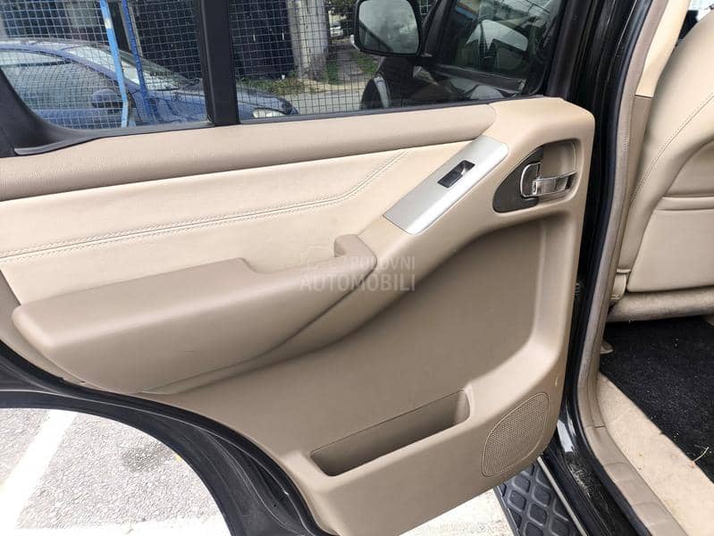 Nissan Pathfinder Luxury Edition