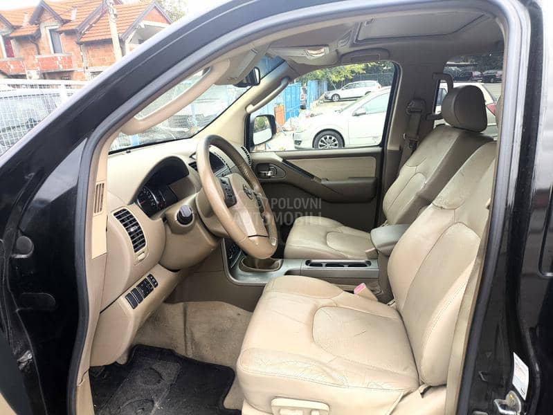 Nissan Pathfinder Luxury Edition