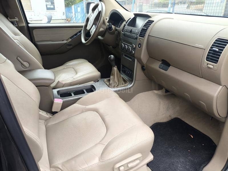 Nissan Pathfinder Luxury Edition