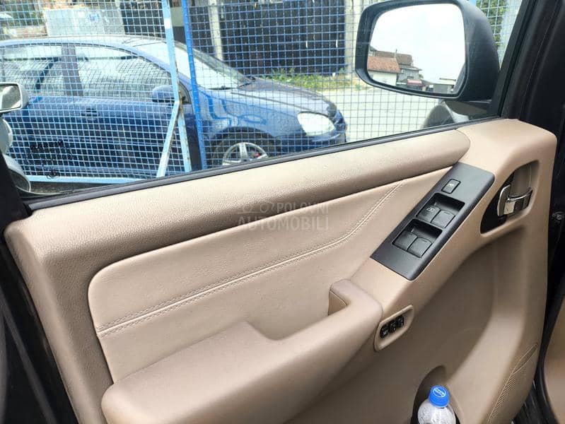 Nissan Pathfinder Luxury Edition