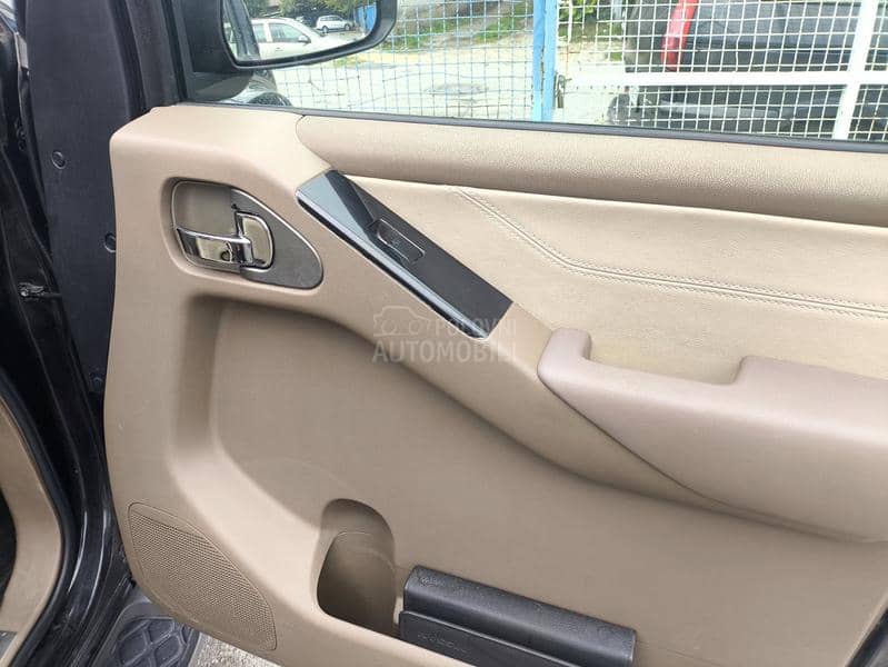 Nissan Pathfinder Luxury Edition