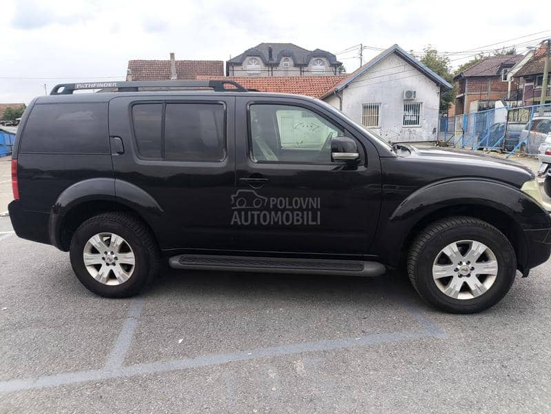 Nissan Pathfinder Luxury Edition