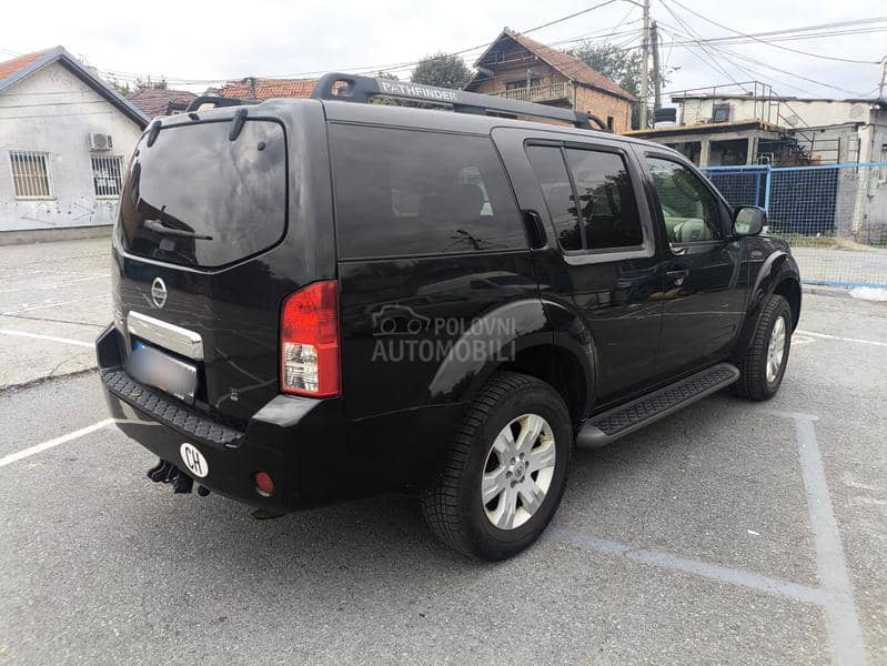 Nissan Pathfinder Luxury Edition