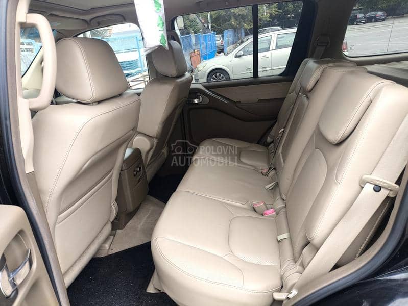 Nissan Pathfinder Luxury Edition