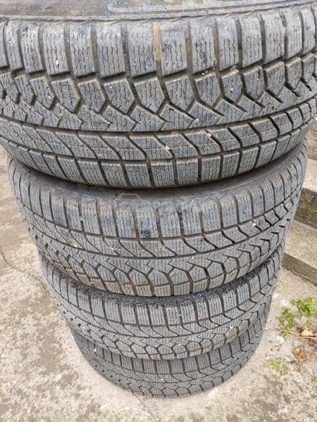 Goodride 225/55 R16 Zimska