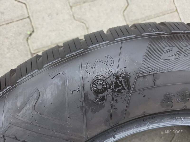 Viking 235/65 R17 Zimska