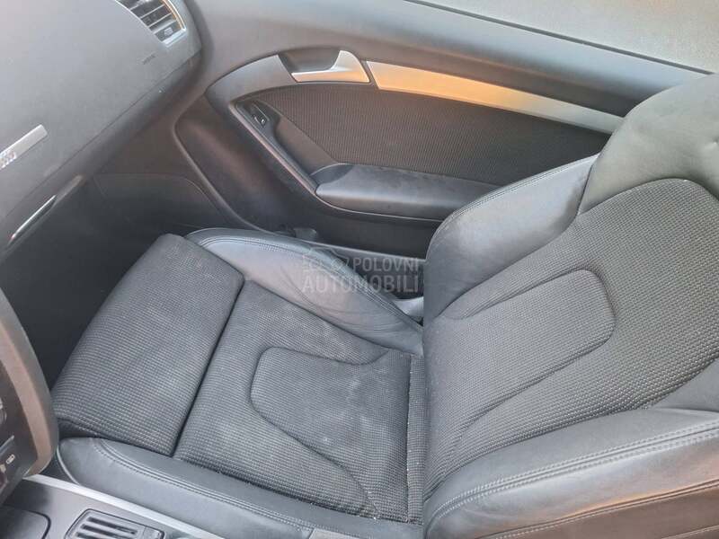 Audi A5 2011. god. -  kompletan auto u delovima