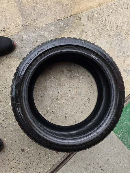 Bridgestone 235/40 R18 Zimska